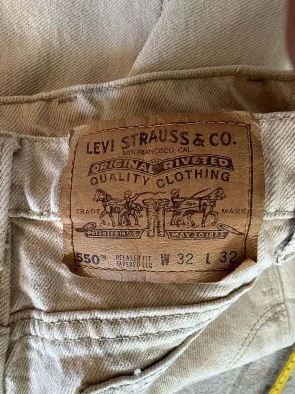 Vintage Levi's 550 Relaxed Fit Tapered Leg Khaki Tan Jeans W32 L32 Made in USA